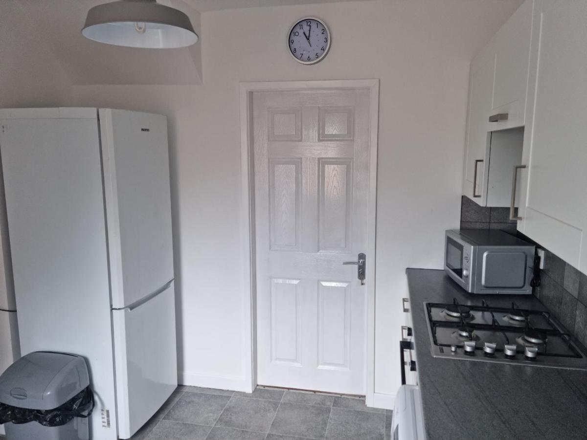 3 Bedroom House-Ellesmere Port Exterior photo